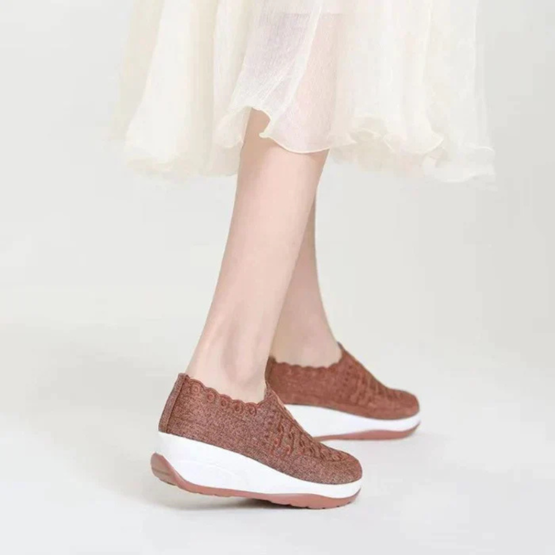 Sapatilhas Slip-on Bordadas e Elegantes com Ajuste Elástico