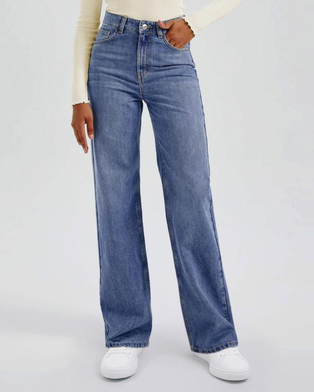 Calça Jeans Feminina Cintura Alta com Pernas Largas e Bolsos Múltiplos