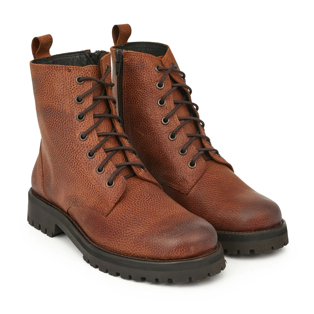 Botas de couro para mulher com design clássico