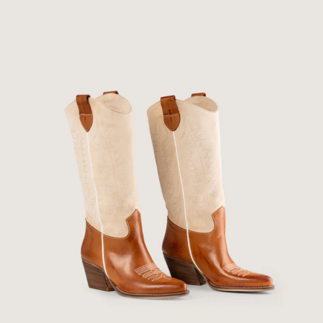 Botas Femininas de Couro Bicolor com Salto Médio e Biqueira Fina