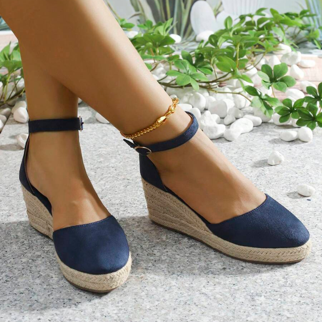 Sandálias Femininas de Cunha com Salto Alto e Detalhe em Tecido de Palha Trançado