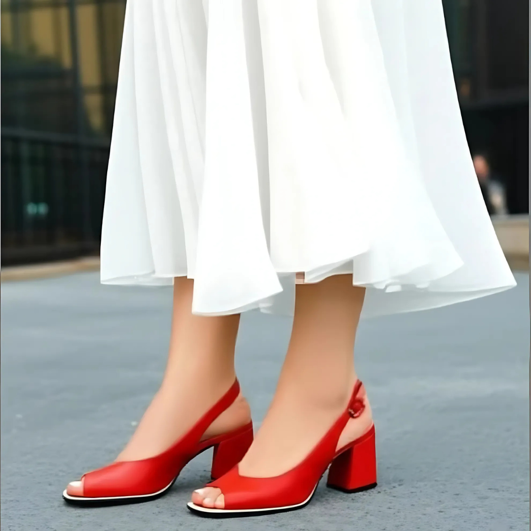 Sandálias elegantes de salto alto