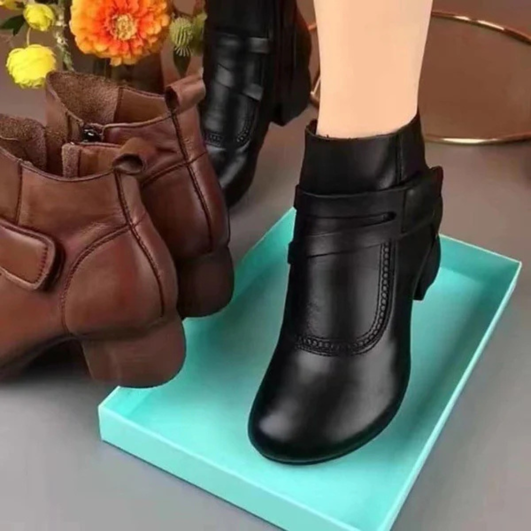 Botas Curtas de Salto Grosso e Retro para Mulher