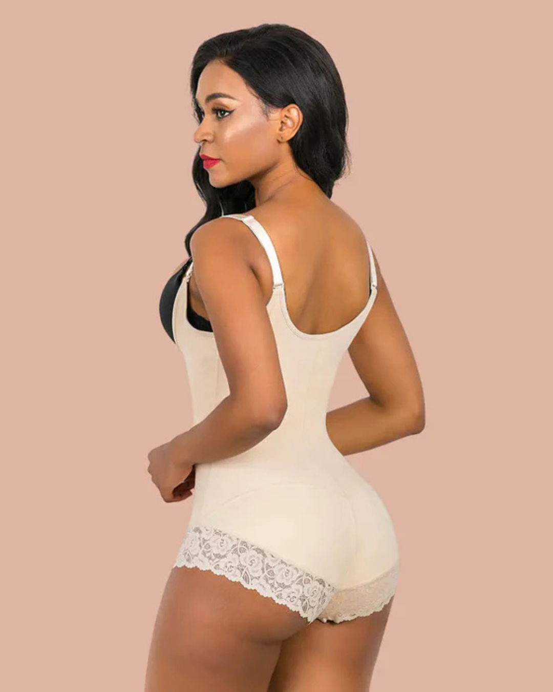 Body de controlo do ventre com pormenores em renda