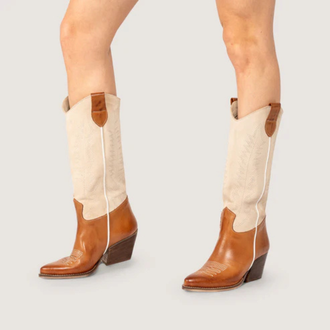 Botas Femininas de Couro Bicolor com Salto Médio e Biqueira Fina