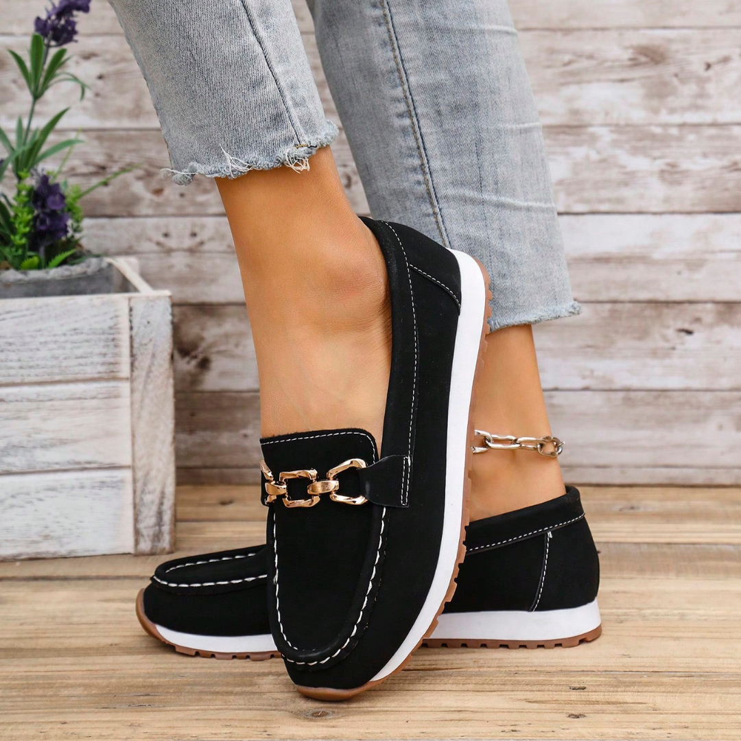 Mocassins em Pele com Fecho de Fivela Dourada para Mulher