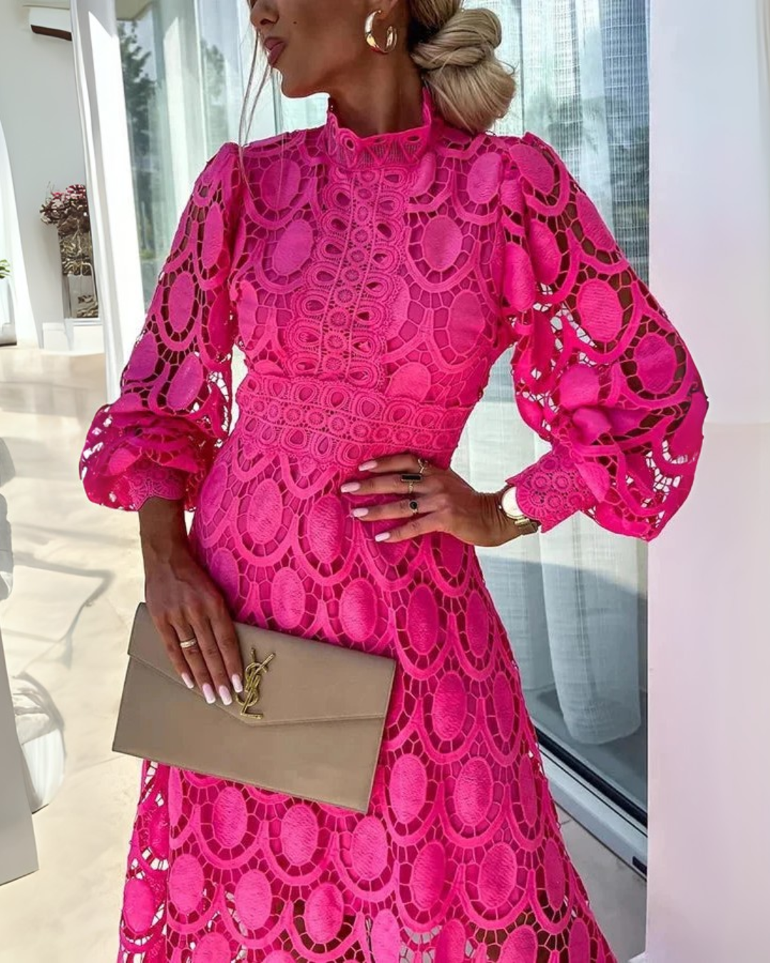 Vestido longo de renda com mangas estilo farol