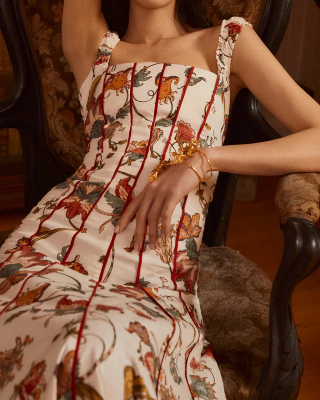 Vestido comprido floral com decote quadrado em estilo romântico