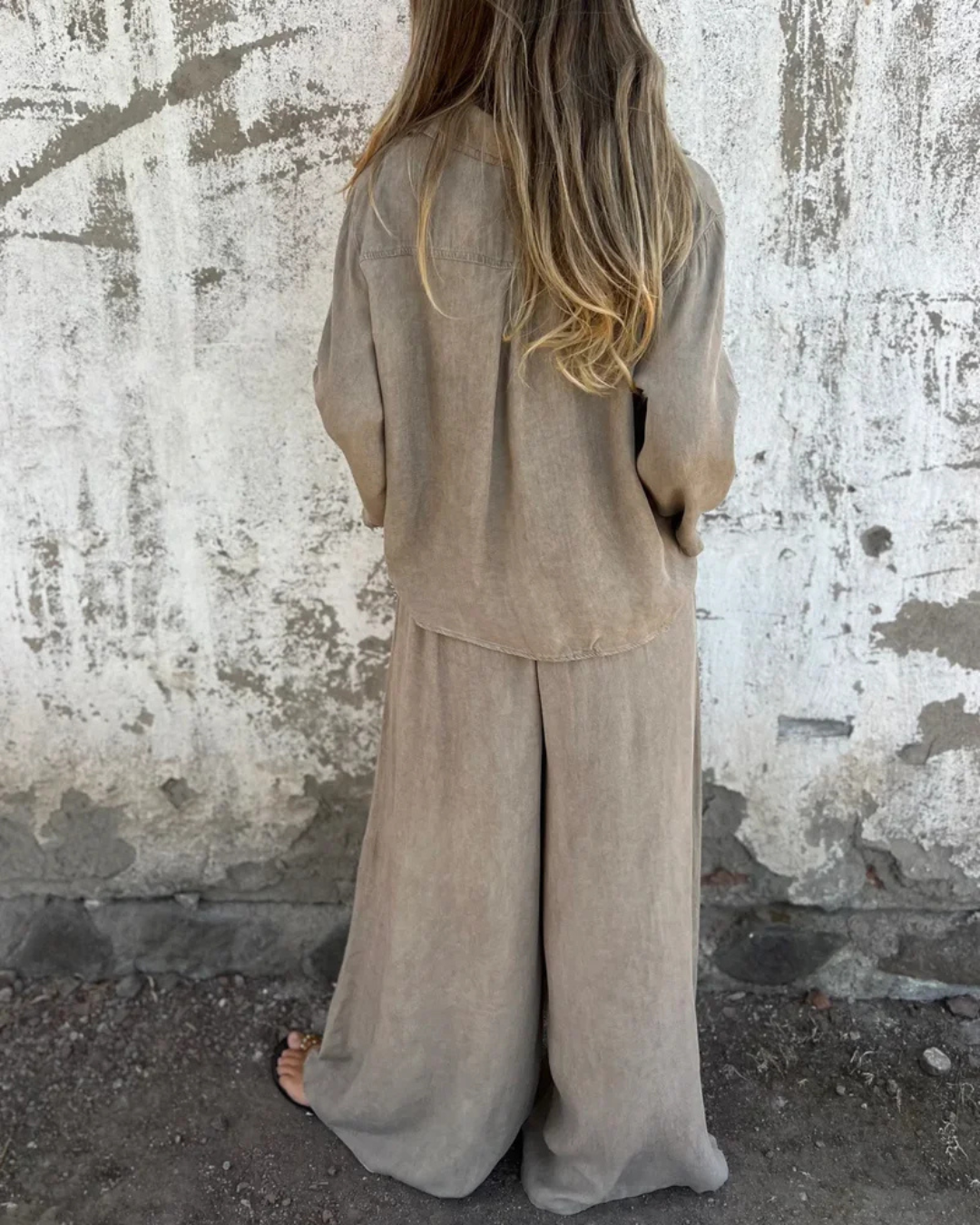 Conjunto de Duas Peças de Macacão de Pernas Largas para Mulher com Camisa com Botões e laço à Frente