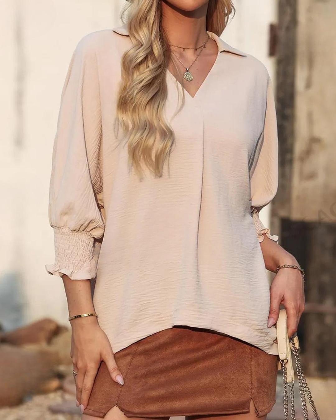 Blusa Casual Feminina com Decote em V e Manga 3/4, Folgada e Ajustada