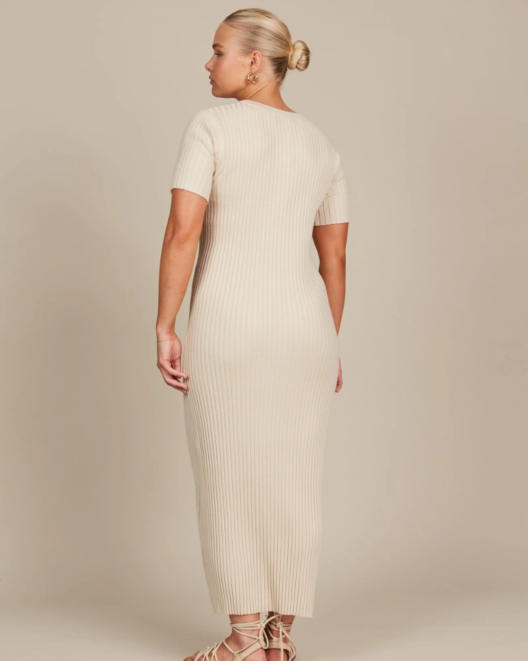 Vestido Comprido com Mangas Curtas e Tecido Canelado de Malha para Mulher