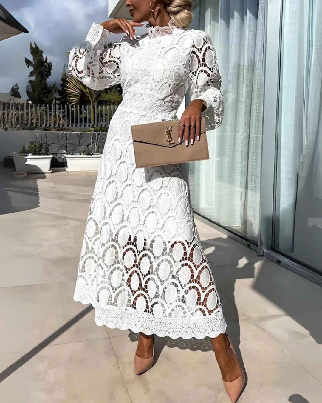 Vestido longo de renda com mangas estilo farol