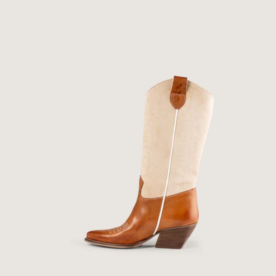 Botas Femininas de Couro Bicolor com Salto Médio e Biqueira Fina