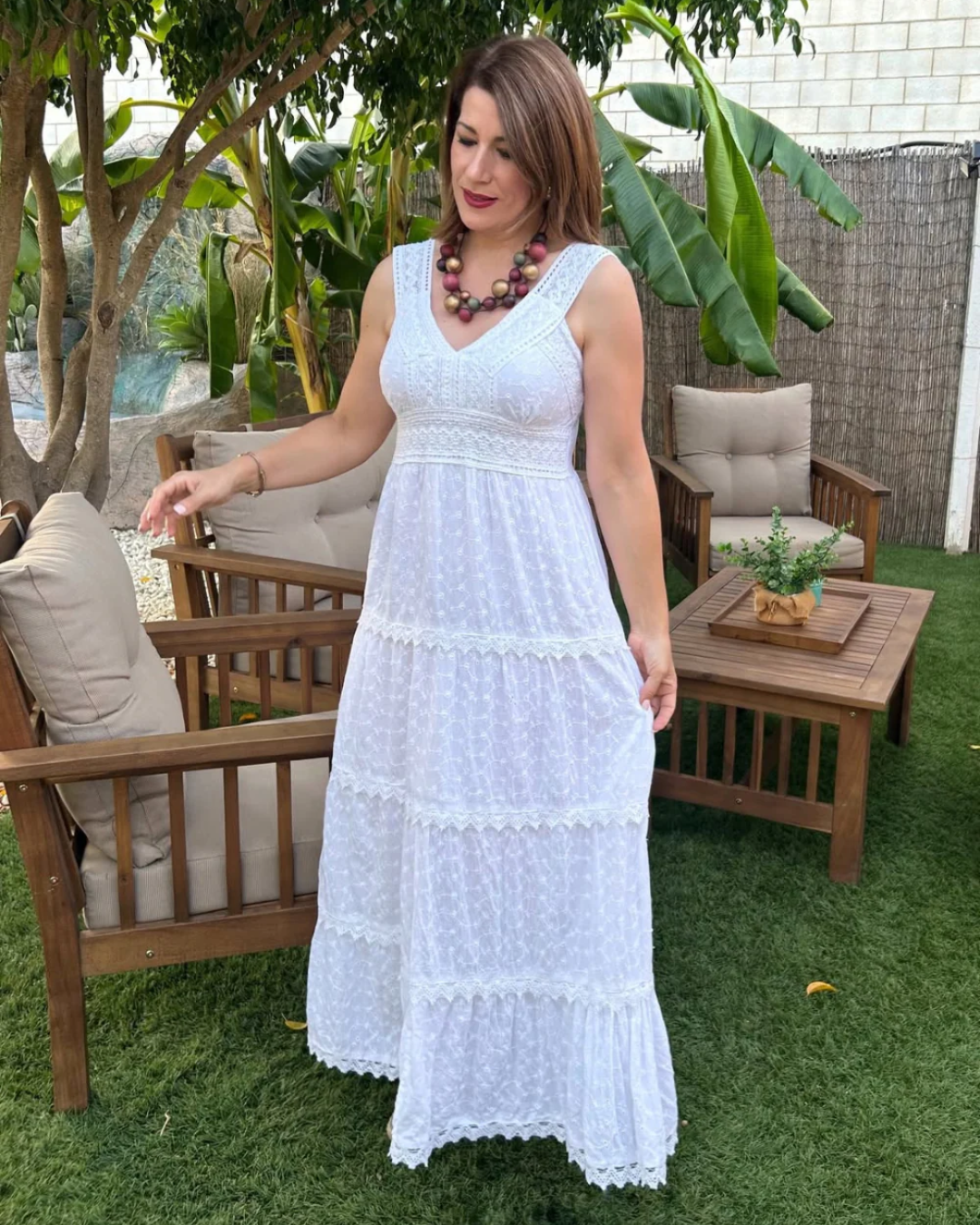 Vestido de verão longo com rendas e bordados