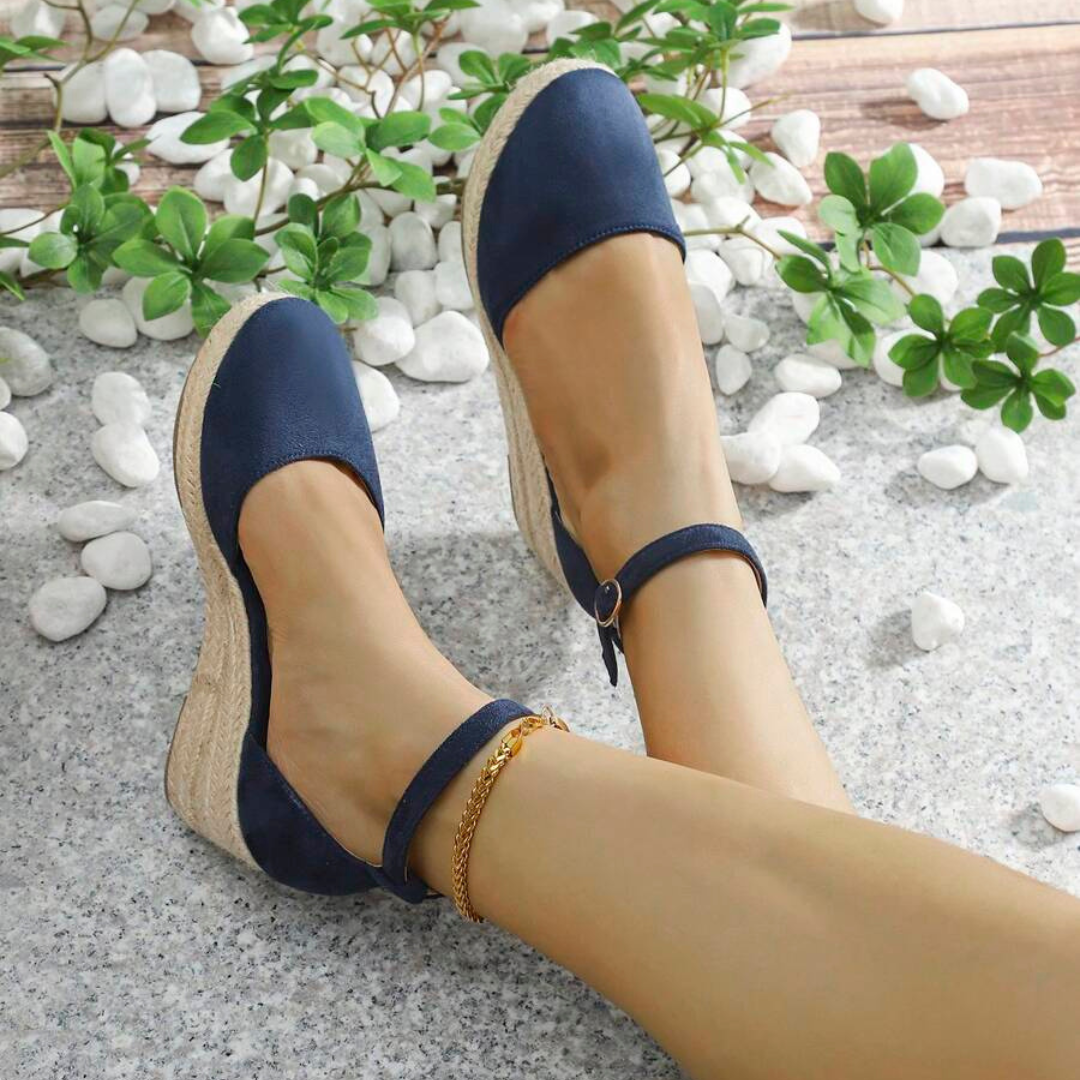 Sandálias Femininas de Cunha com Salto Alto e Detalhe em Tecido de Palha Trançado