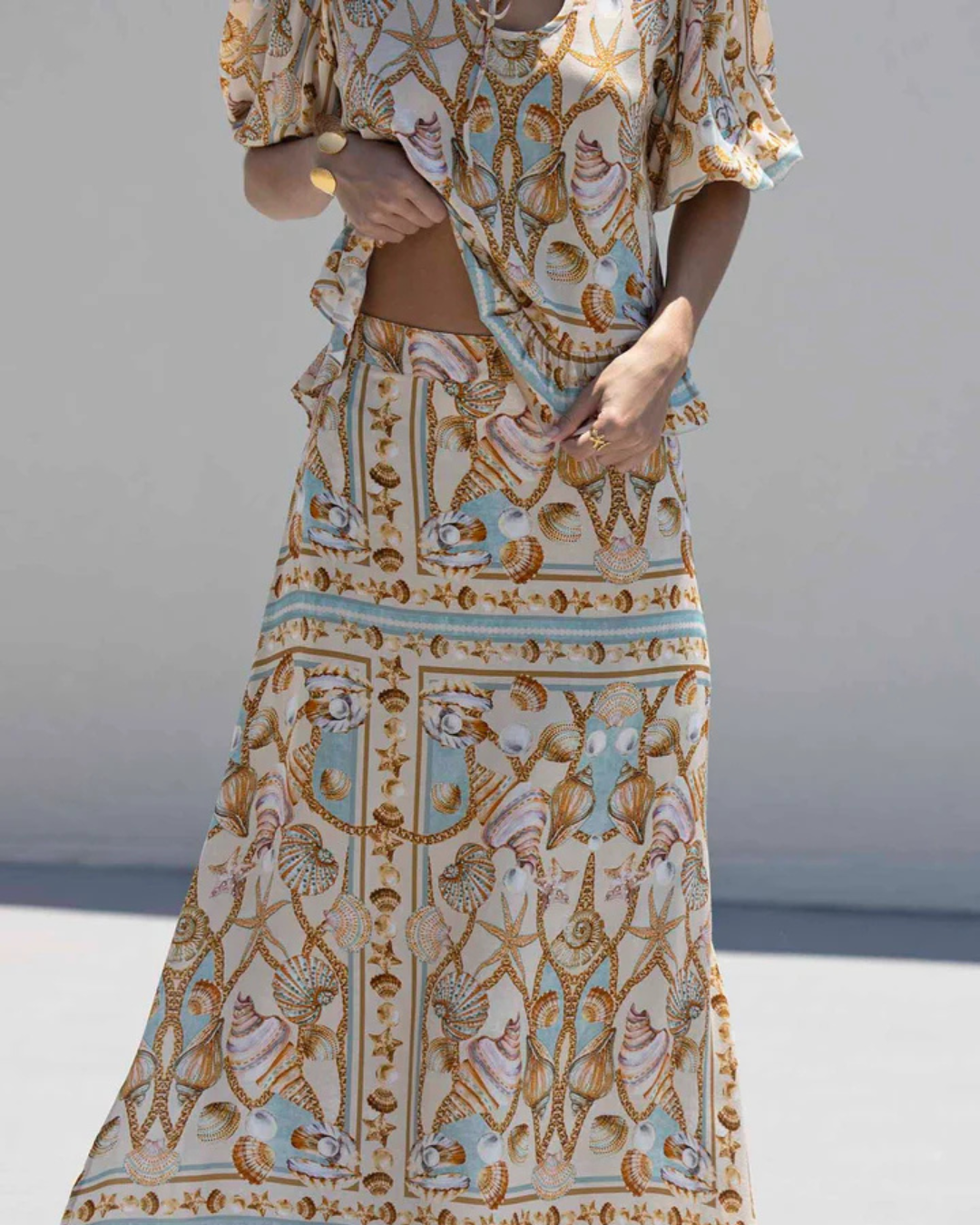 Blusa Boho Marinha com Estampa de Conchas e Estrelas do Mar