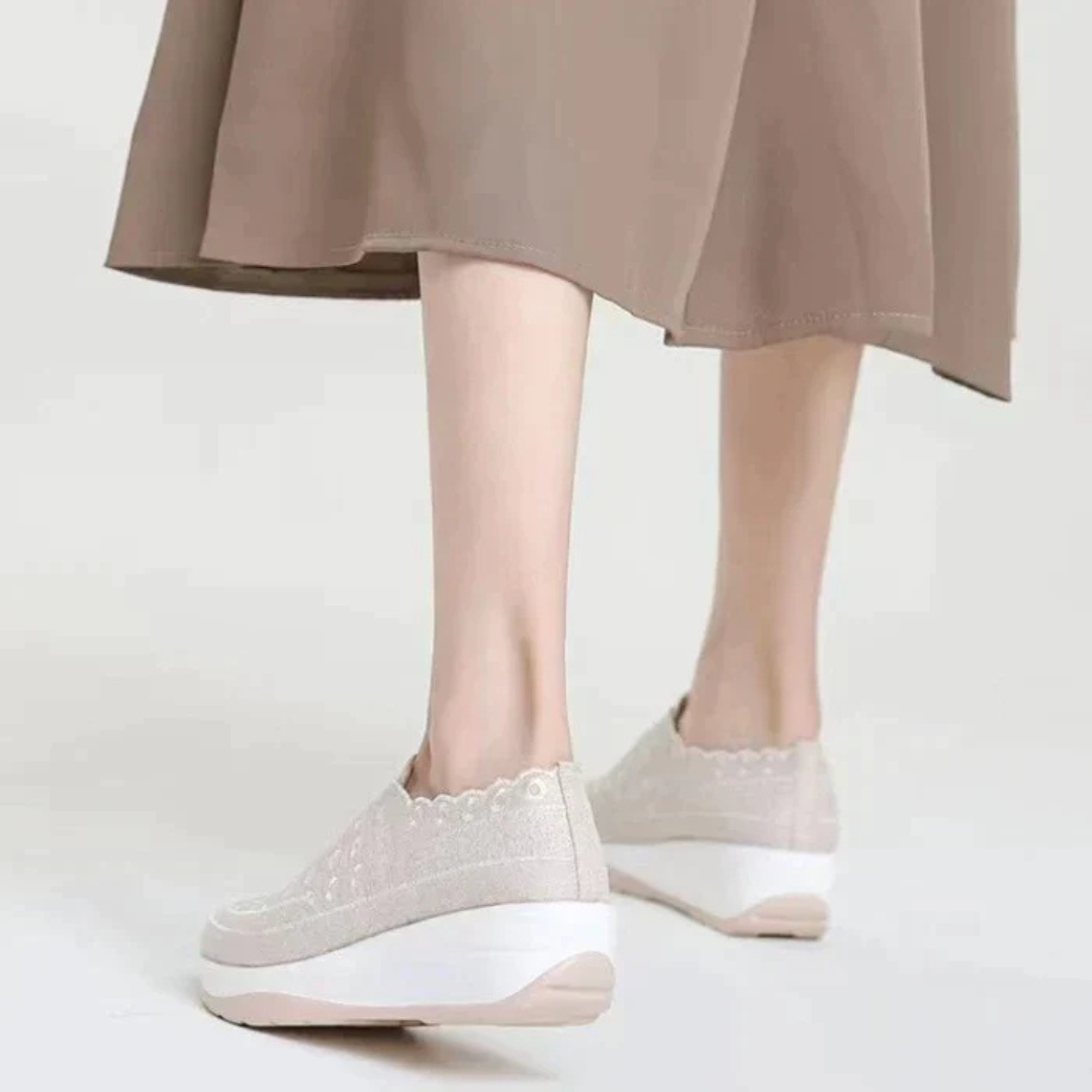 Sapatilhas Slip-on Bordadas e Elegantes com Ajuste Elástico