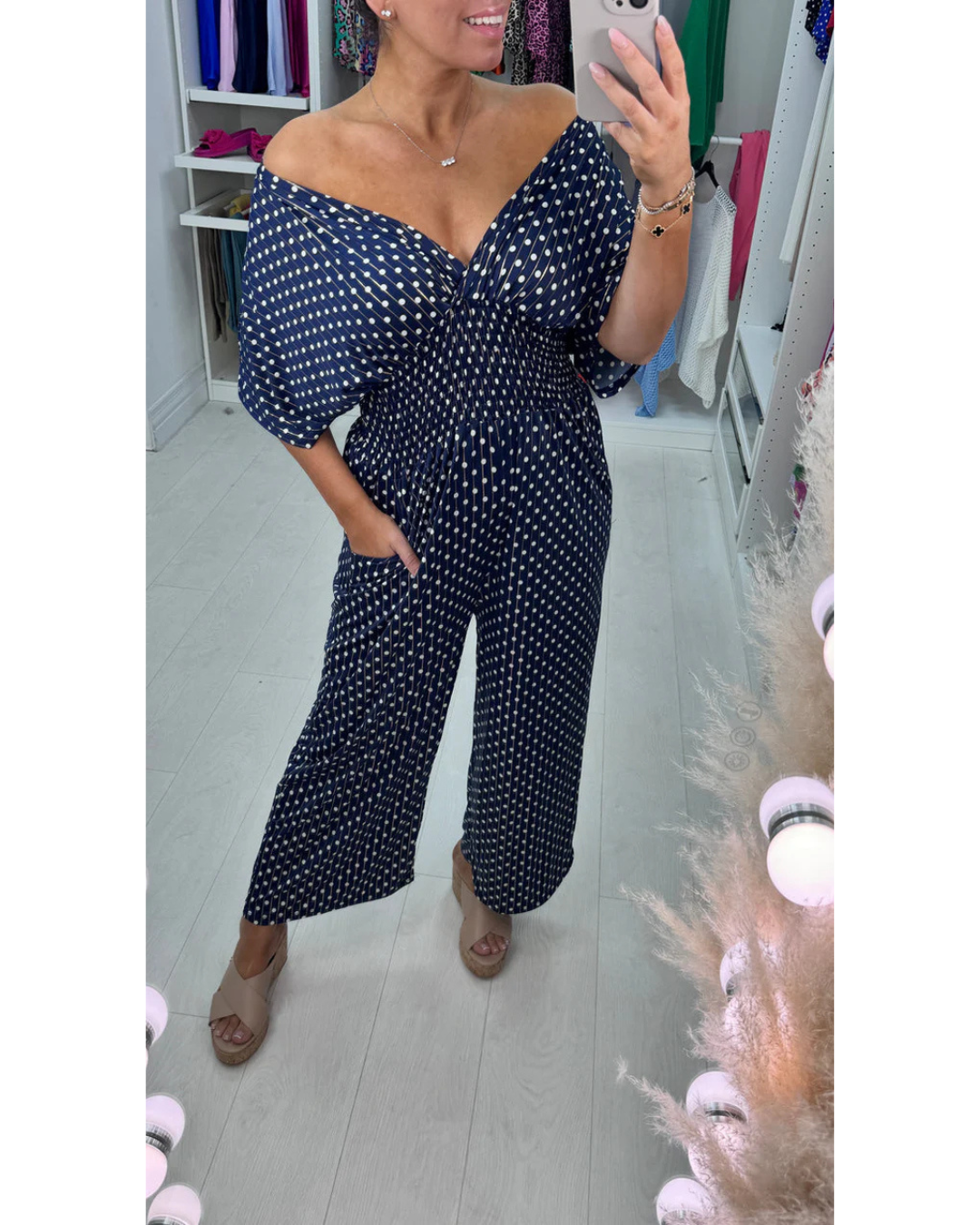 Macacão de Linho Leve com Estampado de Bolas e Design Confortável